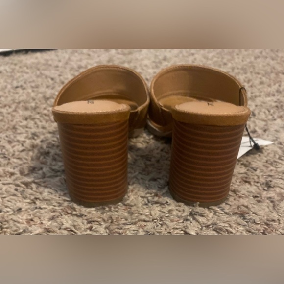 Amazon essentials block heel sandals, 7 - Picture 3 of 6